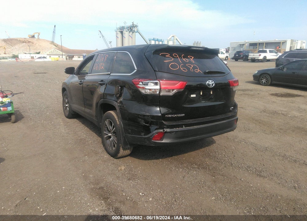 2019 TOYOTA HIGHLANDER LE VIN: 5TDBZRFH3KS974166