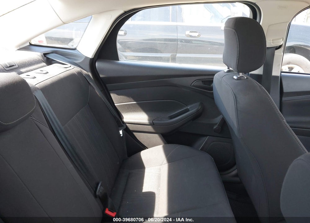2016 FORD FOCUS S VIN: 1FADP3E26GL402595