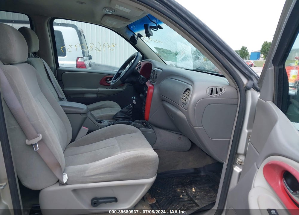 2005 CHEVROLET TRAILBLAZER LS VIN: 1GNDT13S852286114