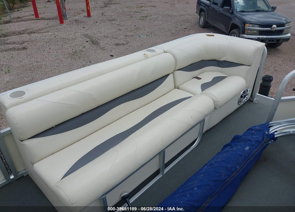 2004 ODYSSEY MILLENIUM PONTOON BOAT VIN: FRUA8745J304