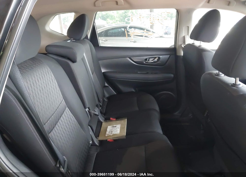 2018 NISSAN ROGUE SV VIN: KNMAT2MV7JP592258