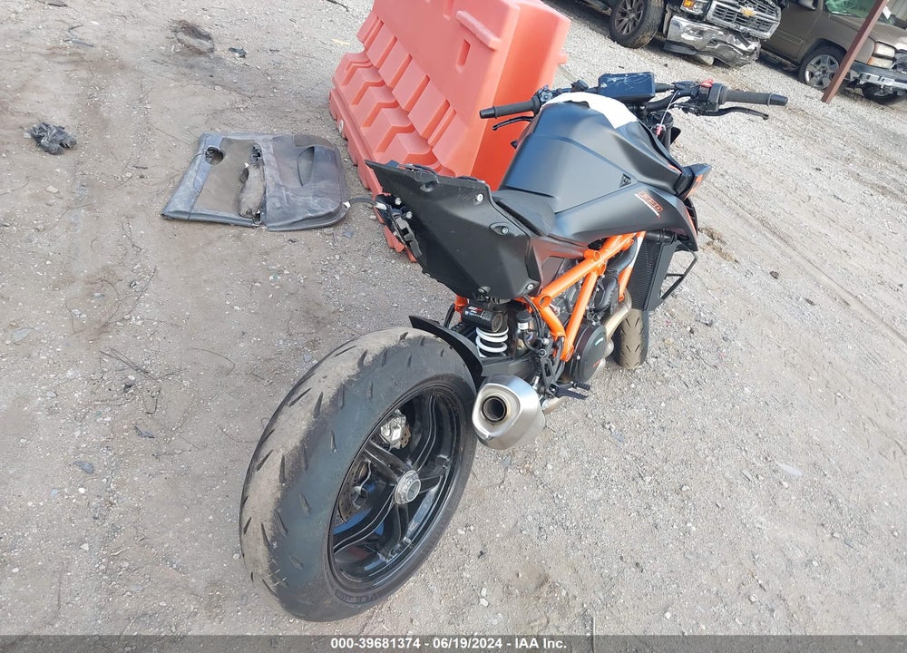 2024 KTM 1290 SUPER DUKE R VIN: VBKV39401RM989734