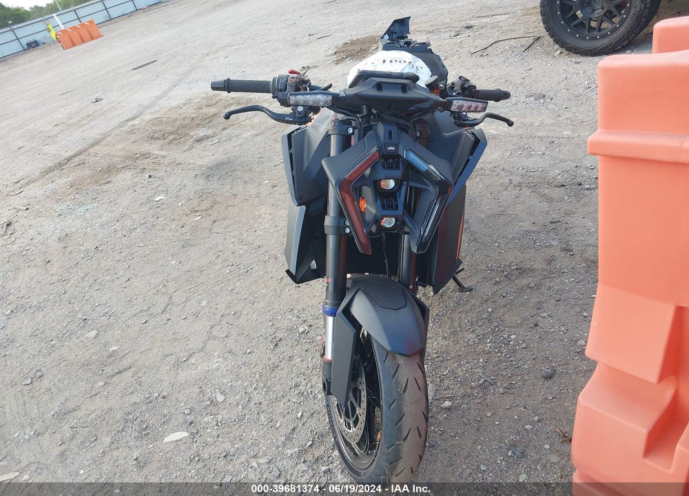 2024 KTM 1290 SUPER DUKE R VIN: VBKV39401RM989734