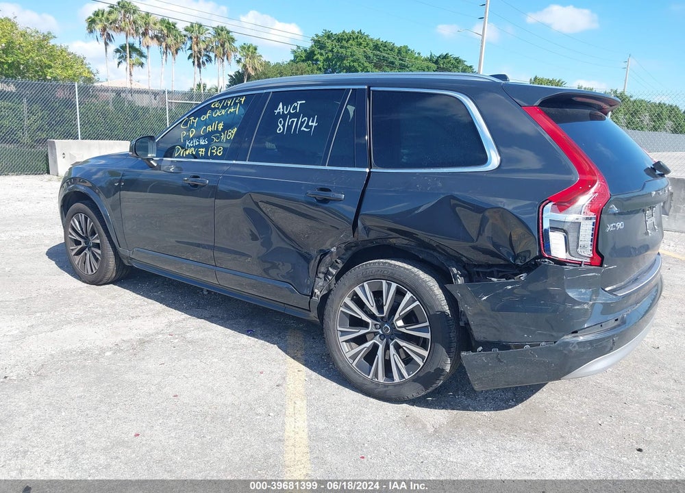 2022 VOLVO XC90 T5 MOMENTUM 7 PASSENGER VIN: YV4102CK4N1832002