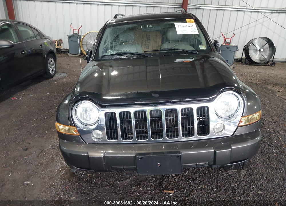2005 JEEP LIBERTY VIN: 1J8GL58K25W597898