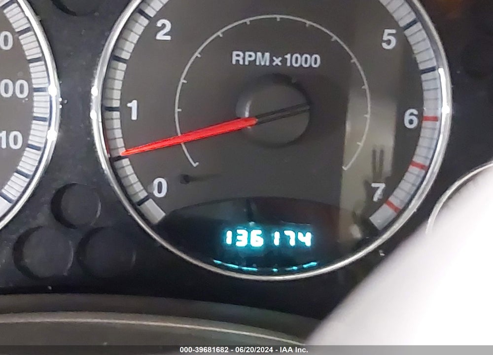 2005 JEEP LIBERTY VIN: 1J8GL58K25W597898