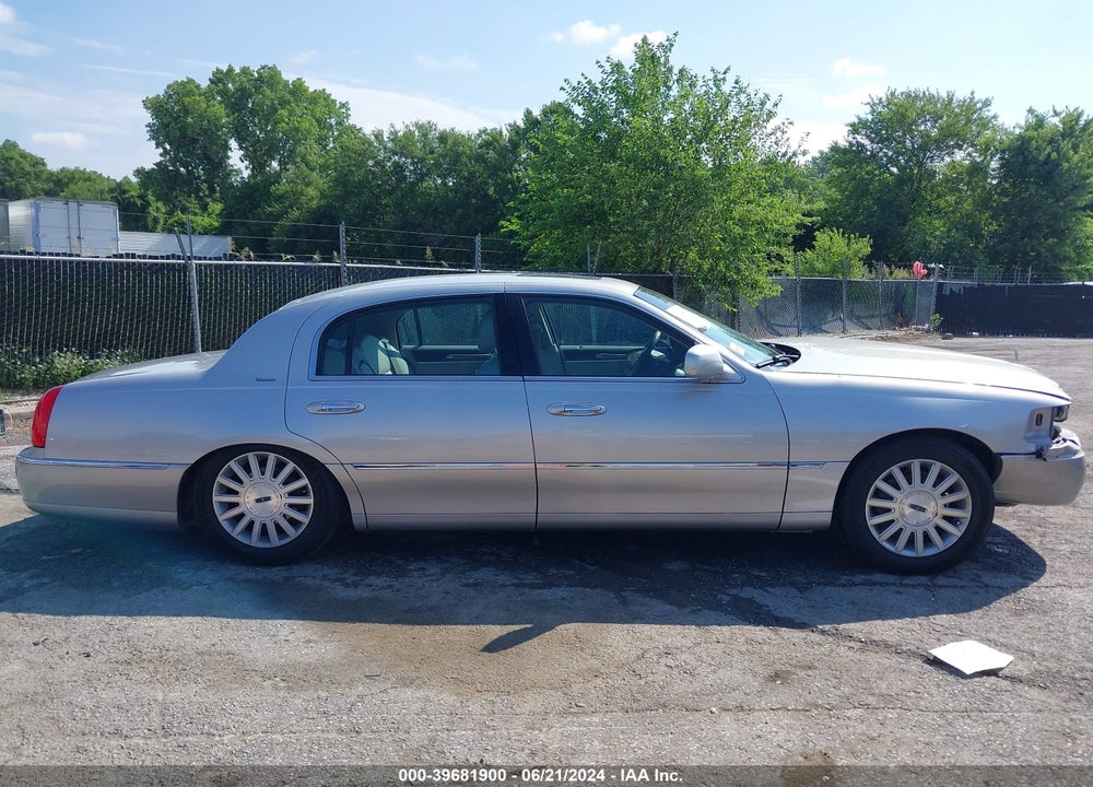 2004 LINCOLN TOWN CAR ULTIMATE VIN: 1LNHM83W04Y659866