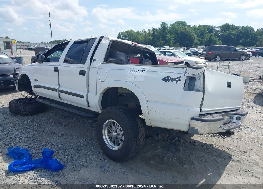 2002 CHEVROLET S-10 LS VIN: 1GCDT13W22K103748