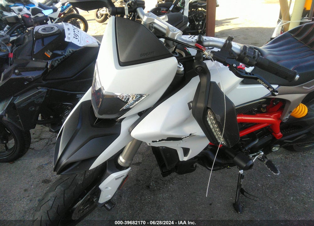 2016 DUCATI HYPERMOTARD 939 VIN: ZDM1YBJS2GB012369