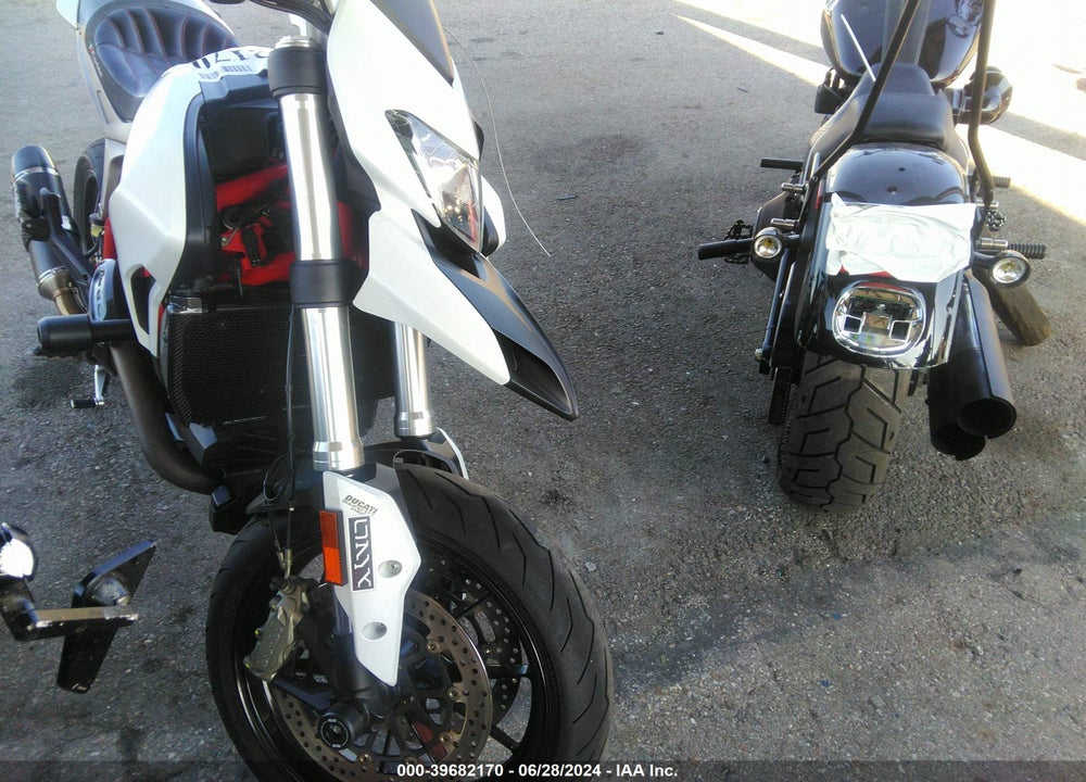 2016 DUCATI HYPERMOTARD 939 VIN: ZDM1YBJS2GB012369