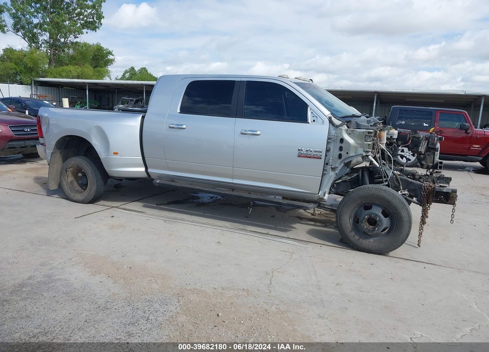 2017 RAM 3500 SLT MEGA CAB 4X4 6'4 BOX VIN: 3C63RRLL9HG549921