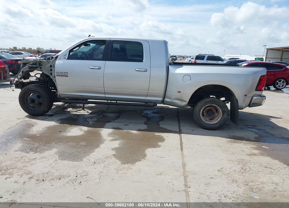 2017 RAM 3500 SLT MEGA CAB 4X4 6'4 BOX VIN: 3C63RRLL9HG549921