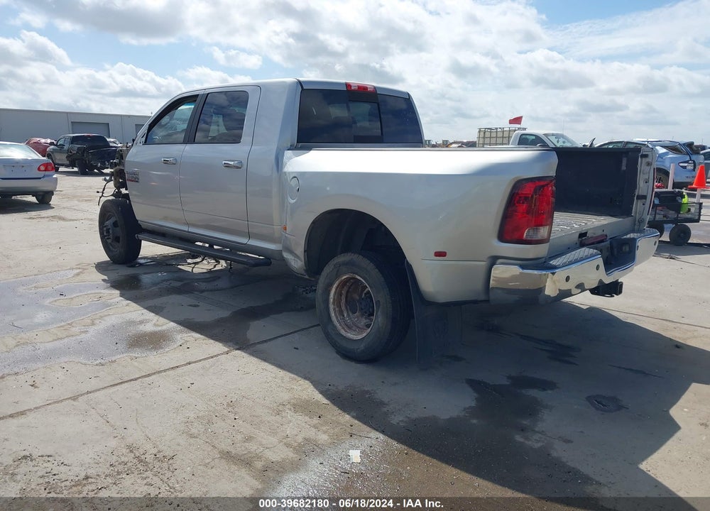 2017 RAM 3500 SLT MEGA CAB 4X4 6'4 BOX VIN: 3C63RRLL9HG549921