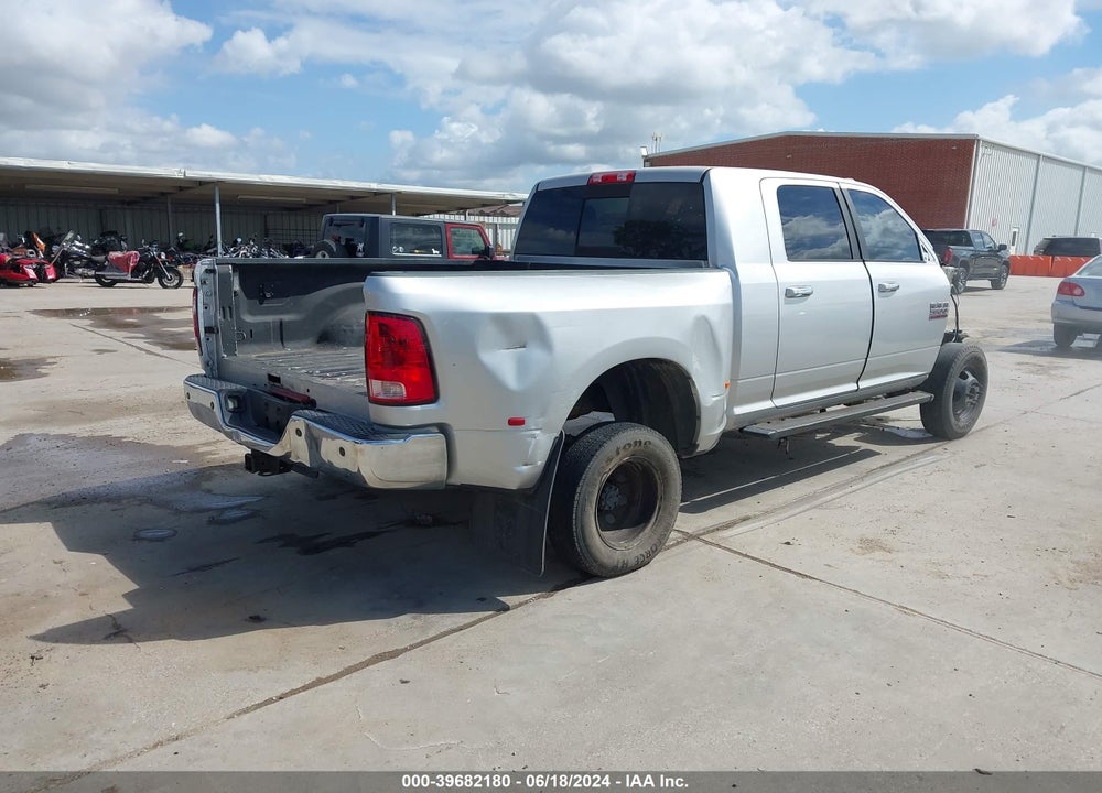 2017 RAM 3500 SLT MEGA CAB 4X4 6'4 BOX VIN: 3C63RRLL9HG549921