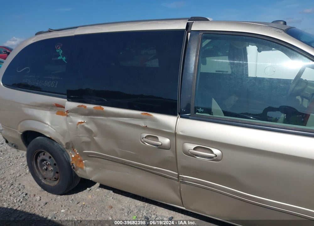 2005 CHRYSLER TOWN & COUNTRY LX VIN: 2C4GP44RX5R597195