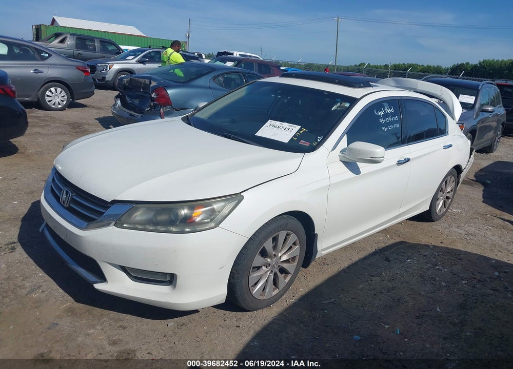 2013 HONDA ACCORD VIN: 1HGCR3F88DA044864