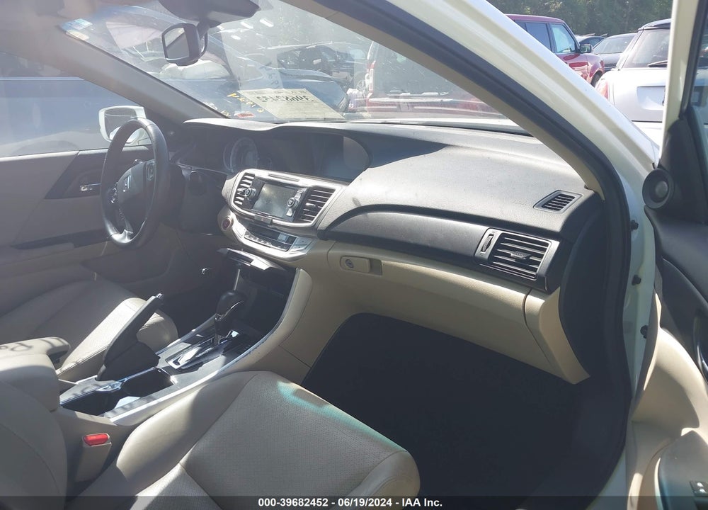 2013 HONDA ACCORD VIN: 1HGCR3F88DA044864