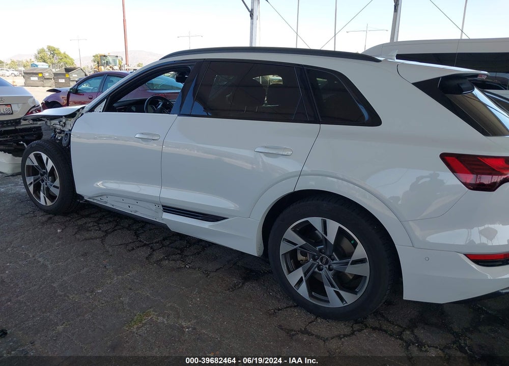 2022 AUDI E-TRON PREMIUM QUATTRO VIN: WA1AAAGE1NB014021