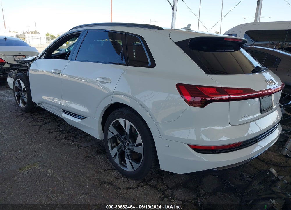 2022 AUDI E-TRON PREMIUM QUATTRO VIN: WA1AAAGE1NB014021