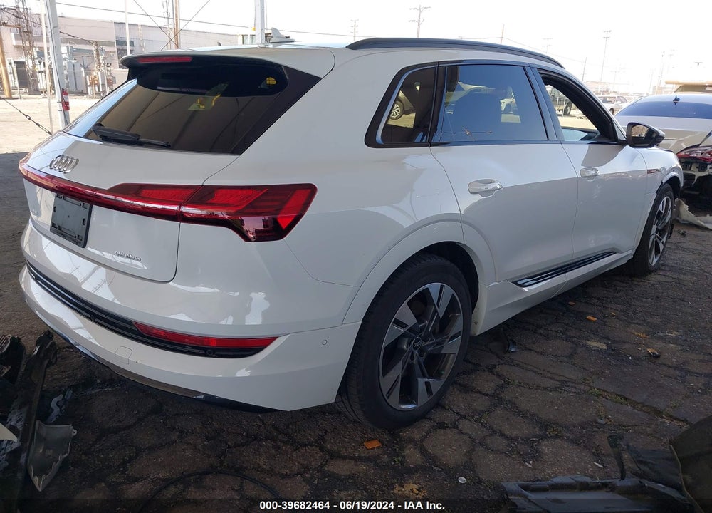 2022 AUDI E-TRON PREMIUM QUATTRO VIN: WA1AAAGE1NB014021