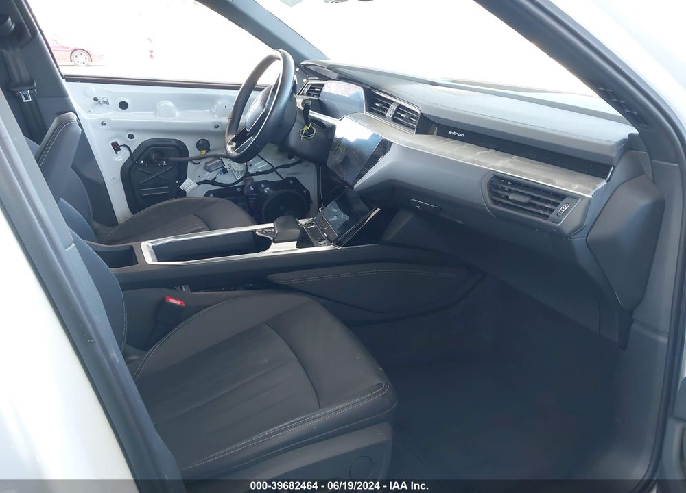 2022 AUDI E-TRON PREMIUM QUATTRO VIN: WA1AAAGE1NB014021