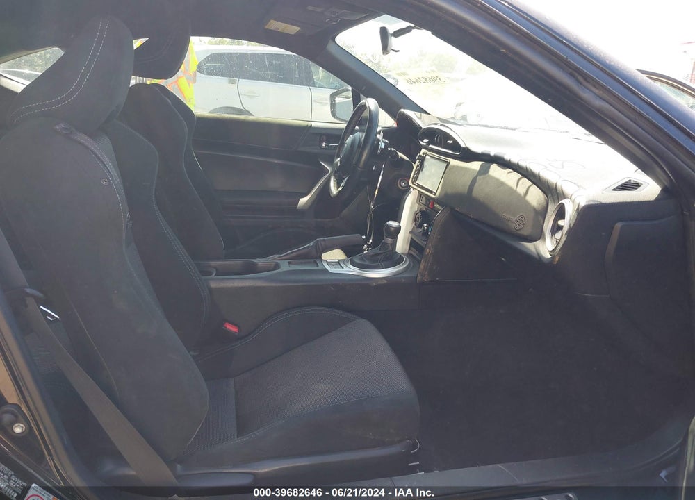 2017 TOYOTA 86 VIN: JF1ZNAA12H8710770