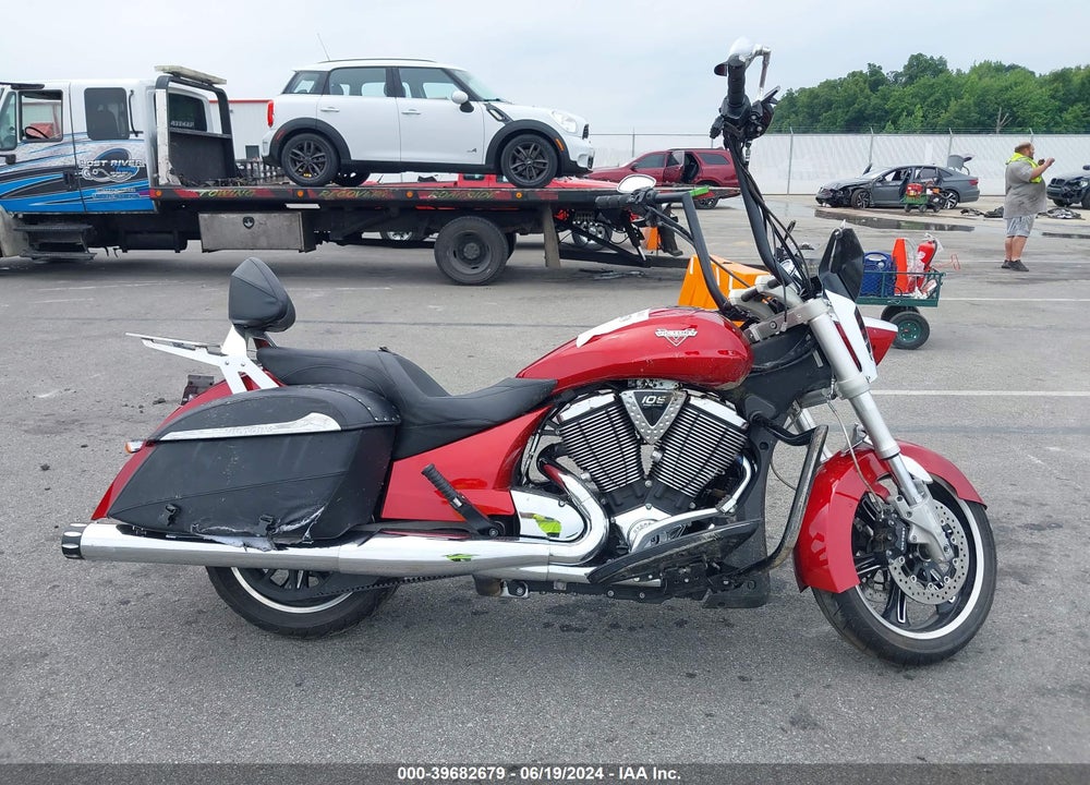2011 VICTORY MOTORCYCLES CROSS ROADS STANDARD VIN: 5VPBB36N5B3008203