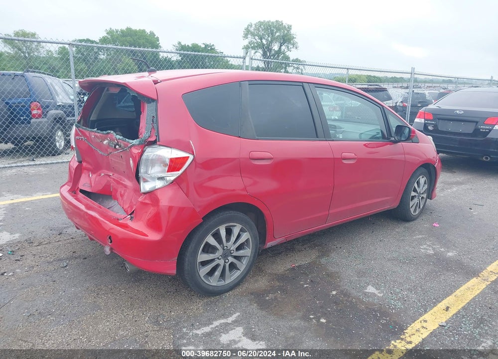 2013 HONDA FIT SPORT VIN: JHMGE8H52DC062047