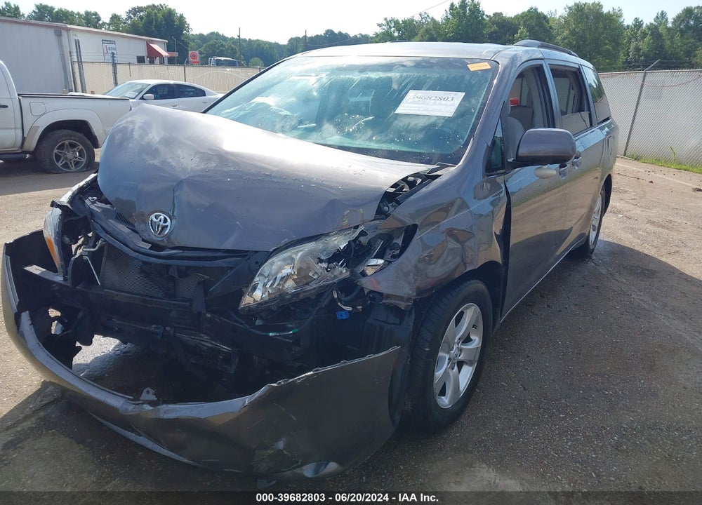 2014 TOYOTA SIENNA LE V6 8 PASSENGER VIN: 5TDKK3DC4ES447038