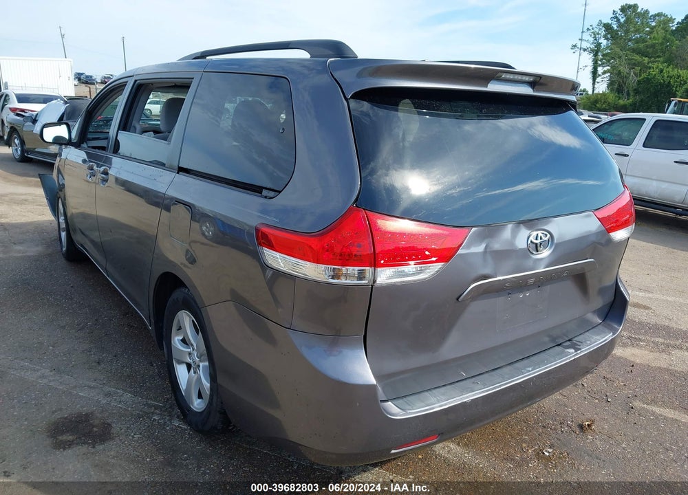 2014 TOYOTA SIENNA LE V6 8 PASSENGER VIN: 5TDKK3DC4ES447038