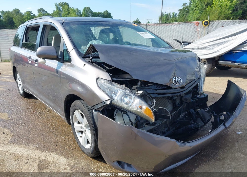 2014 TOYOTA SIENNA LE V6 8 PASSENGER VIN: 5TDKK3DC4ES447038