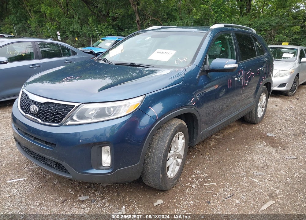 2014 KIA SORENTO LX VIN: 5XYKT3A61EG455767