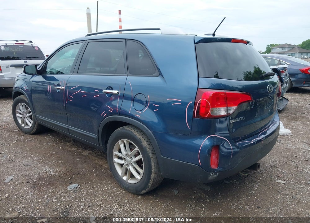 2014 KIA SORENTO LX VIN: 5XYKT3A61EG455767