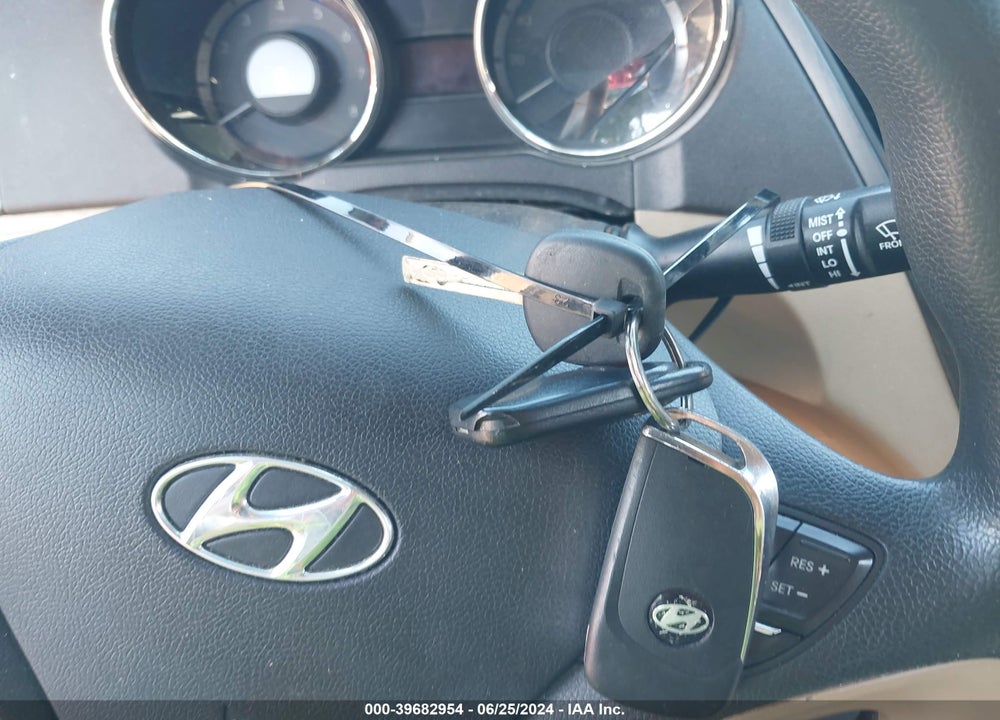 2014 HYUNDAI SONATA GLS VIN: 5NPEB4AC7EH930231