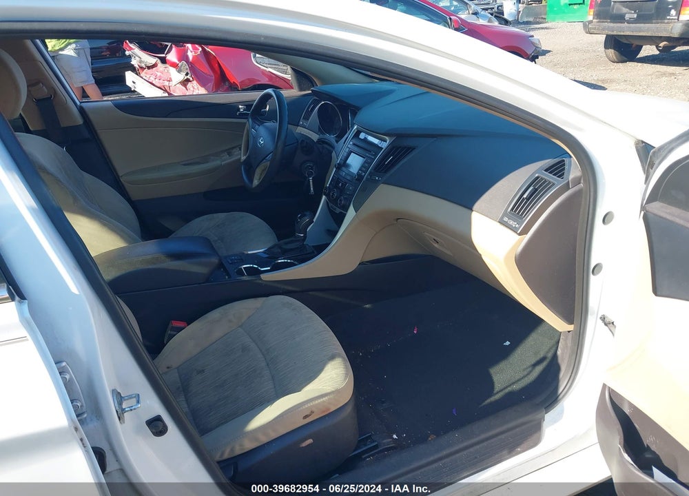 2014 HYUNDAI SONATA GLS VIN: 5NPEB4AC7EH930231