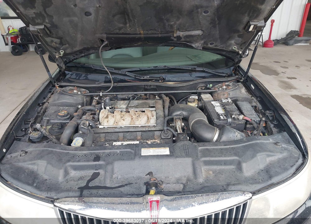 2000 LINCOLN CONTINENTAL VIN: 1LNHM97V8YY800602