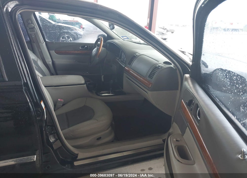 2000 LINCOLN CONTINENTAL VIN: 1LNHM97V8YY800602