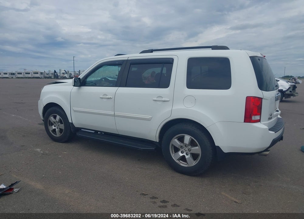2011 HONDA PILOT EX-L VIN: 5FNYF4H56BB096214