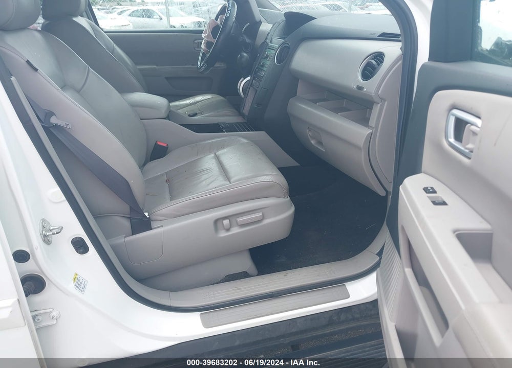 2011 HONDA PILOT EX-L VIN: 5FNYF4H56BB096214