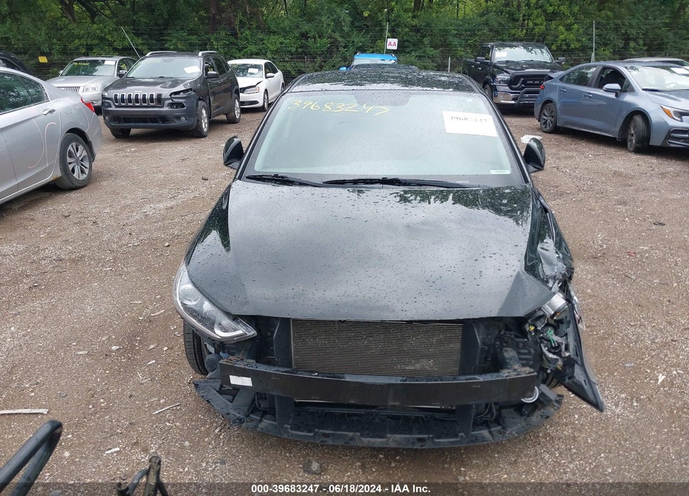 2018 HYUNDAI ELANTRA SEL VIN: 5NPD84LF1JH286561