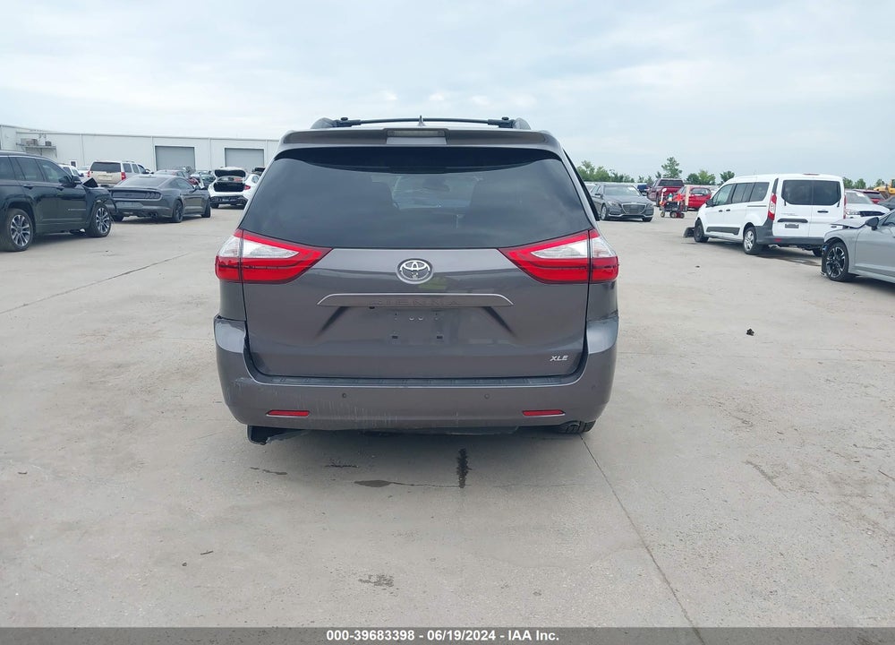 2019 TOYOTA SIENNA XLE 8 PASSENGER VIN: 5TDYZ3DC2KS995993