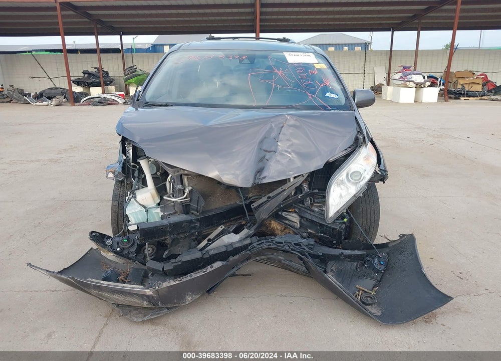 2019 TOYOTA SIENNA XLE 8 PASSENGER VIN: 5TDYZ3DC2KS995993