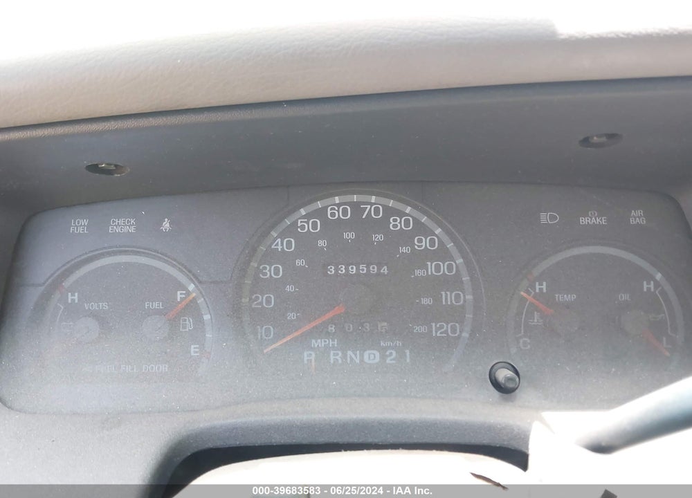 1999 FORD CROWN VICTORIA VIN: 2FAFP73W9XX106074