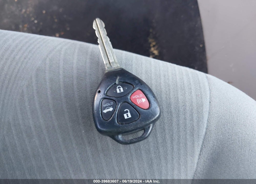 2013 TOYOTA COROLLA LE VIN: 2T1BU4EE1DC974400