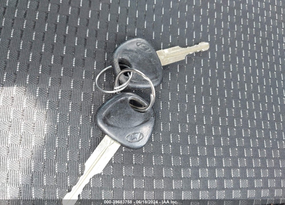 2008 HYUNDAI ACCENT GS VIN: KMHCM36C78U075413