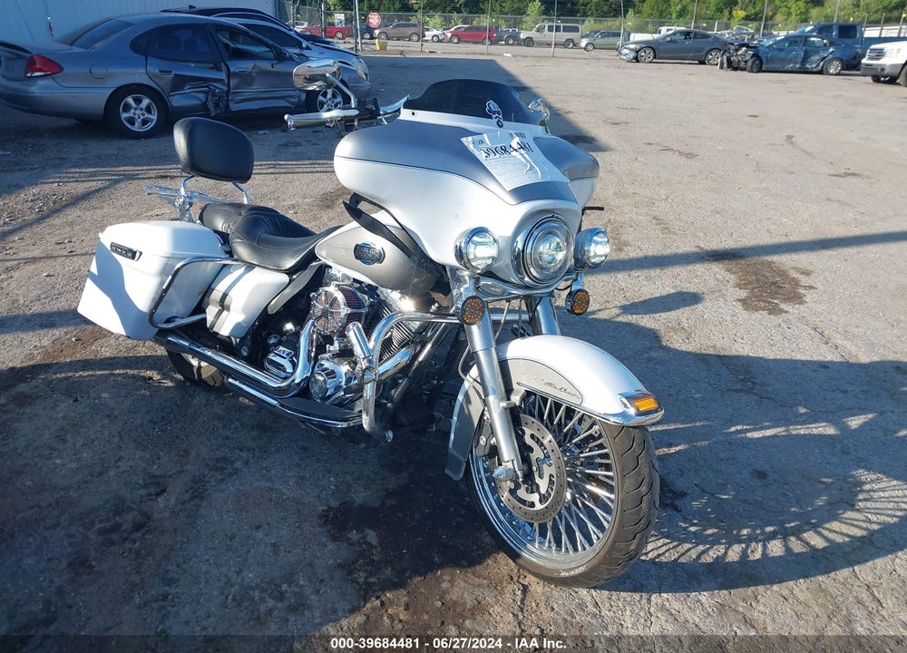 2009 HARLEY-DAVIDSON FLHTCU VIN: 1HD1FC4119Y648225