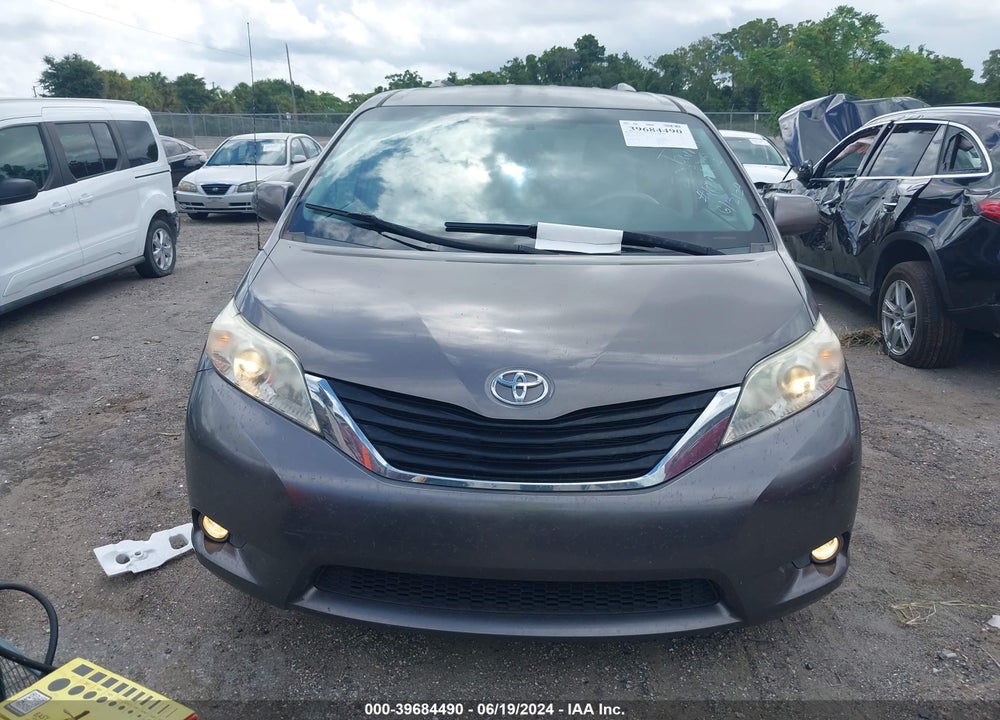 2014 TOYOTA SIENNA LE V6 8 PASSENGER VIN: 5TDKK3DC5ES418079
