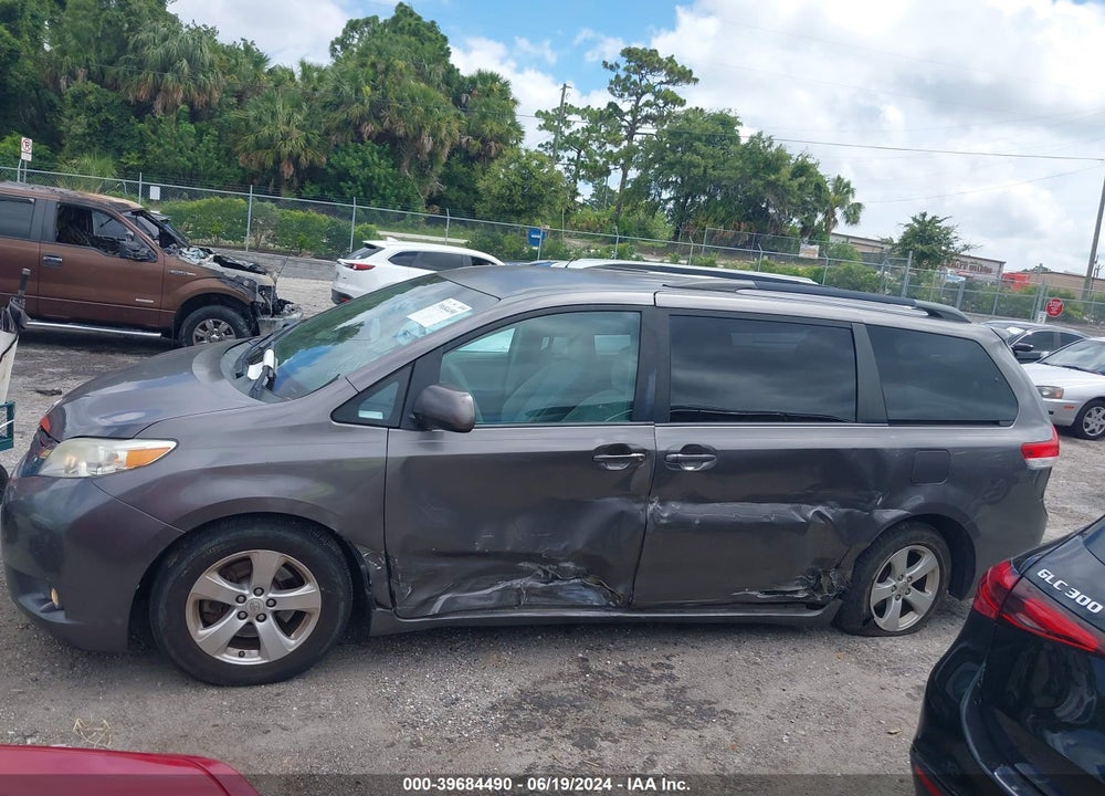 2014 TOYOTA SIENNA LE V6 8 PASSENGER VIN: 5TDKK3DC5ES418079