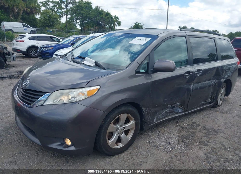 2014 TOYOTA SIENNA LE V6 8 PASSENGER VIN: 5TDKK3DC5ES418079