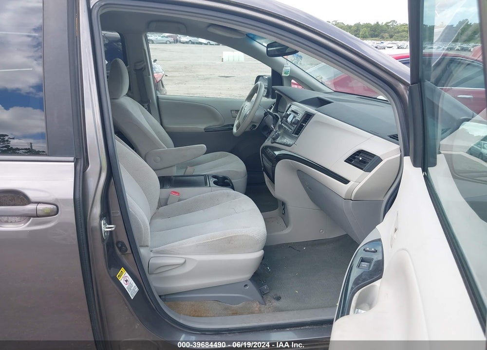 2014 TOYOTA SIENNA LE V6 8 PASSENGER VIN: 5TDKK3DC5ES418079